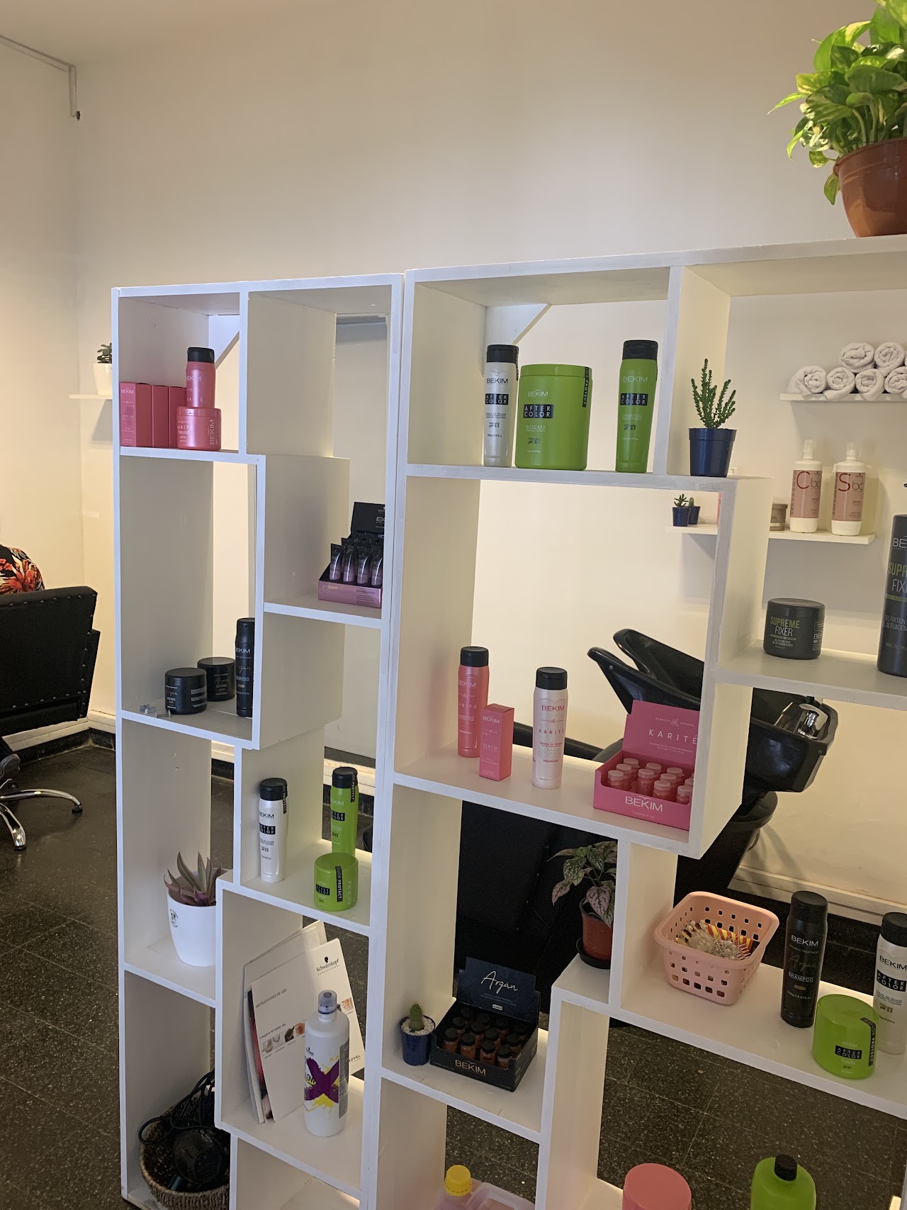 Productos profesionales de color y tratamiento capilar en Blossom Beauty Bar